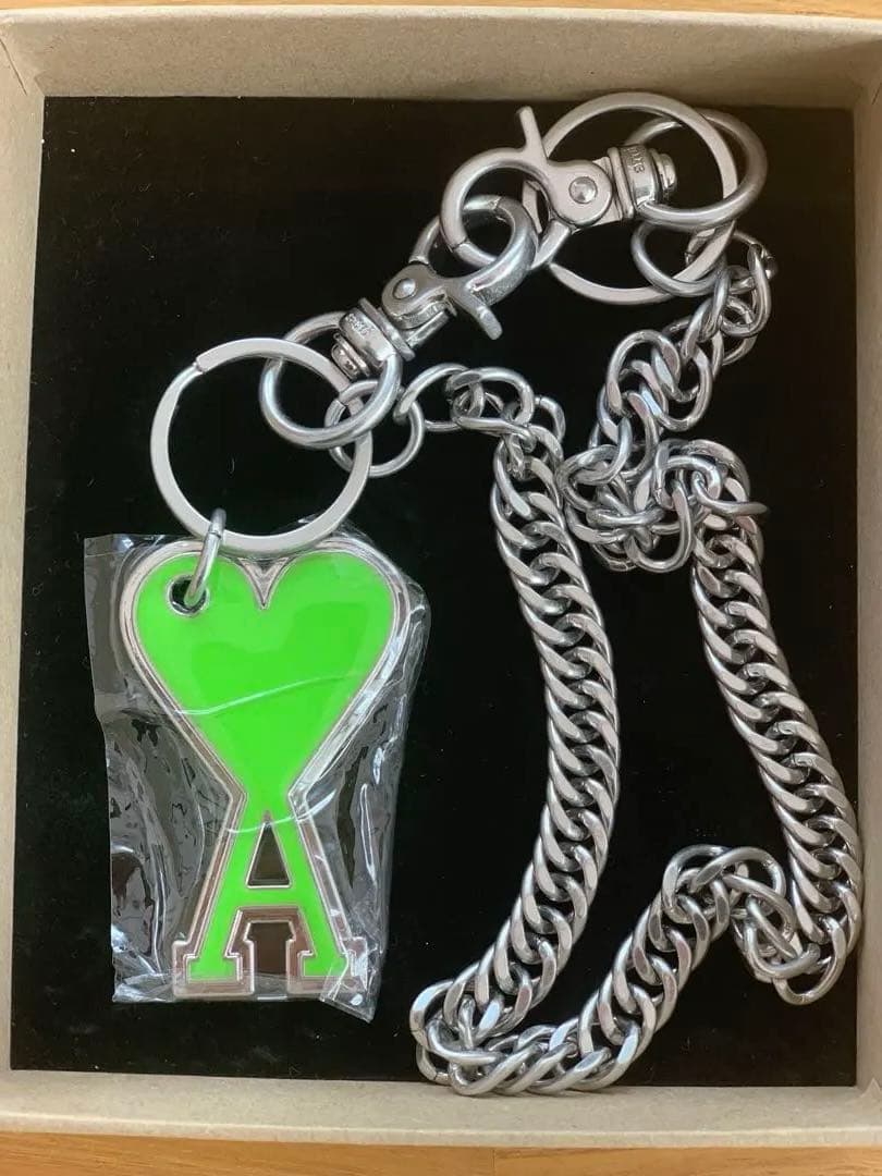 ＜新品・正規品＞人気☆【AMI paris】 緑のハート型キーホルダーとチェーン