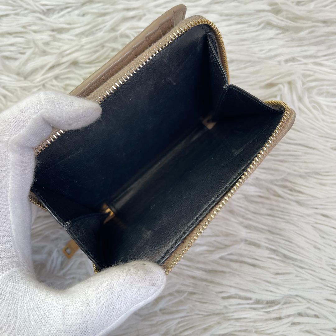 美品/現行✨イヴサンローラン 二つ折り財布　カサンドラ　YSL　ピンクベージュ