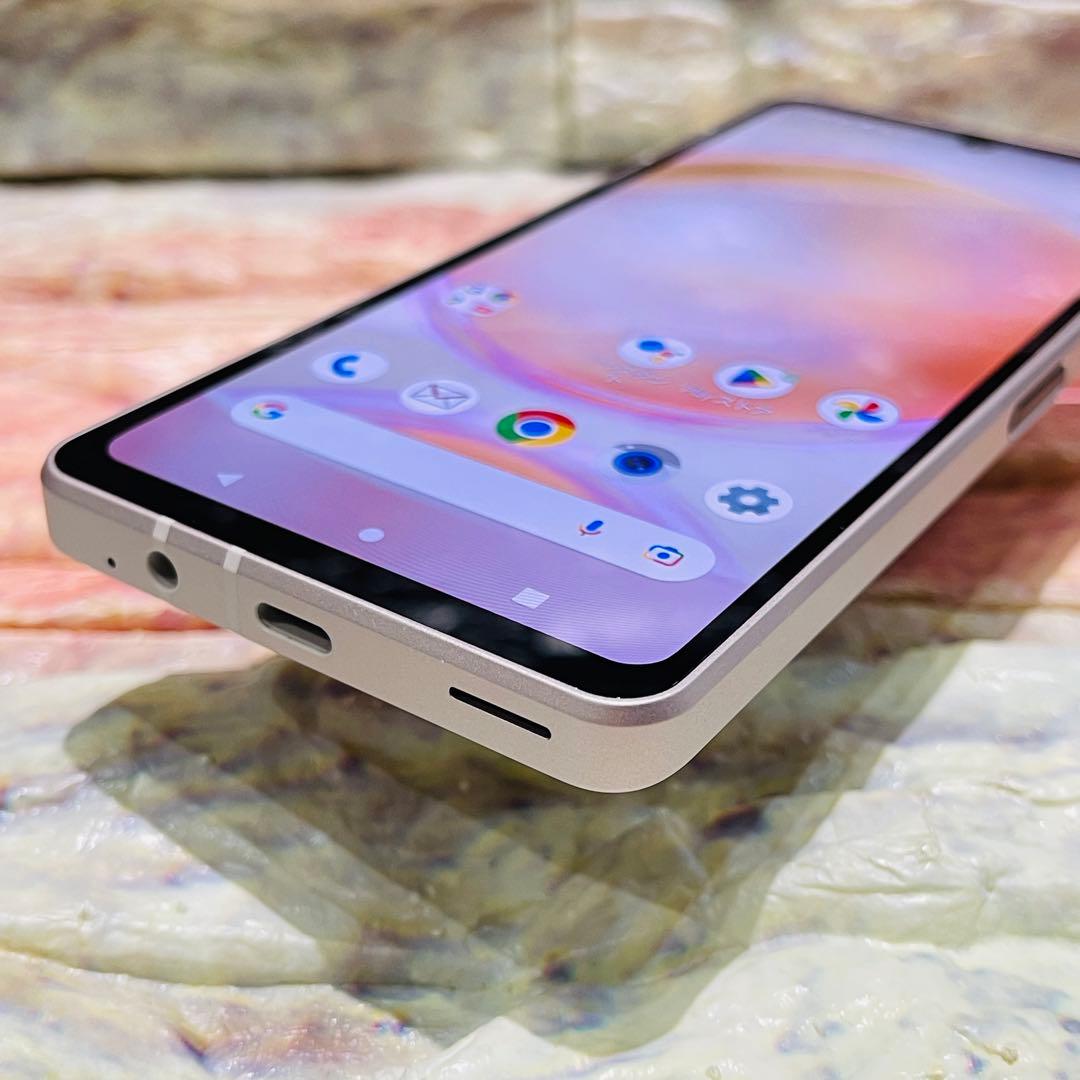 美品 SIMフリー AQUOS sense8 128GB ライトカッパー