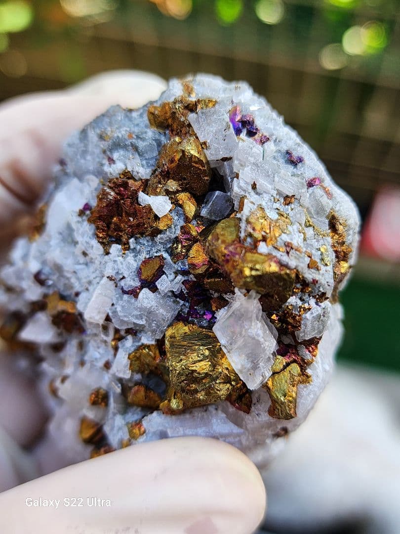 レインボー黄鉄鉱