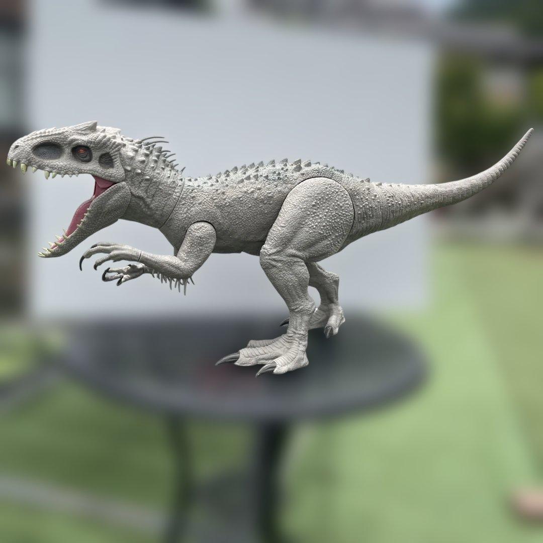 ジュラシックワールド　インドミナレックス特大フィギュア