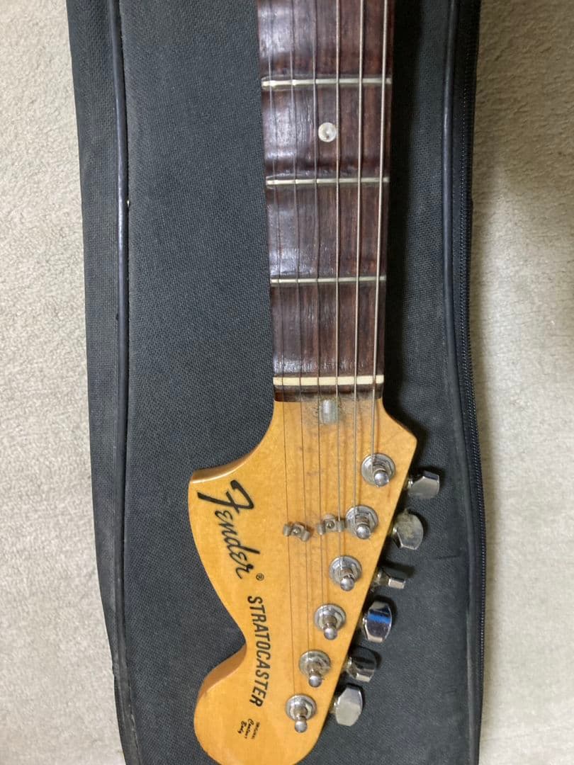 Fenderストラトキャスターエレキギター