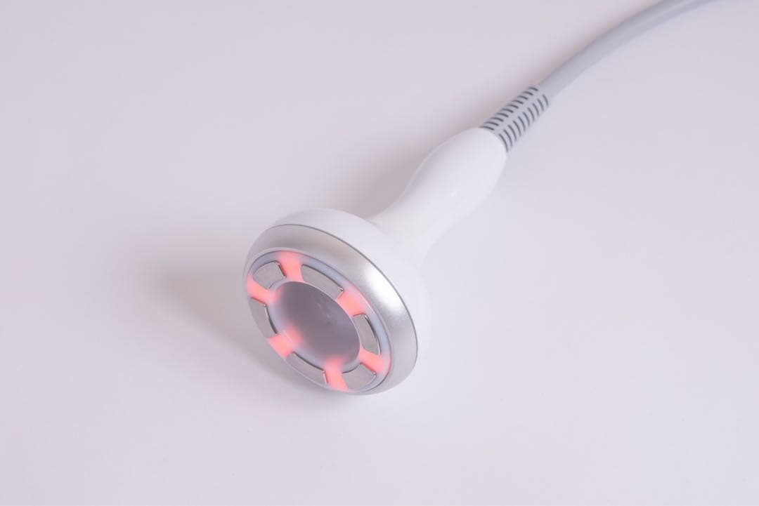 【最新美容機器！】ハイパーナイフ、キャビ、EMS、吸引、ニキビ治療など全身ケア！