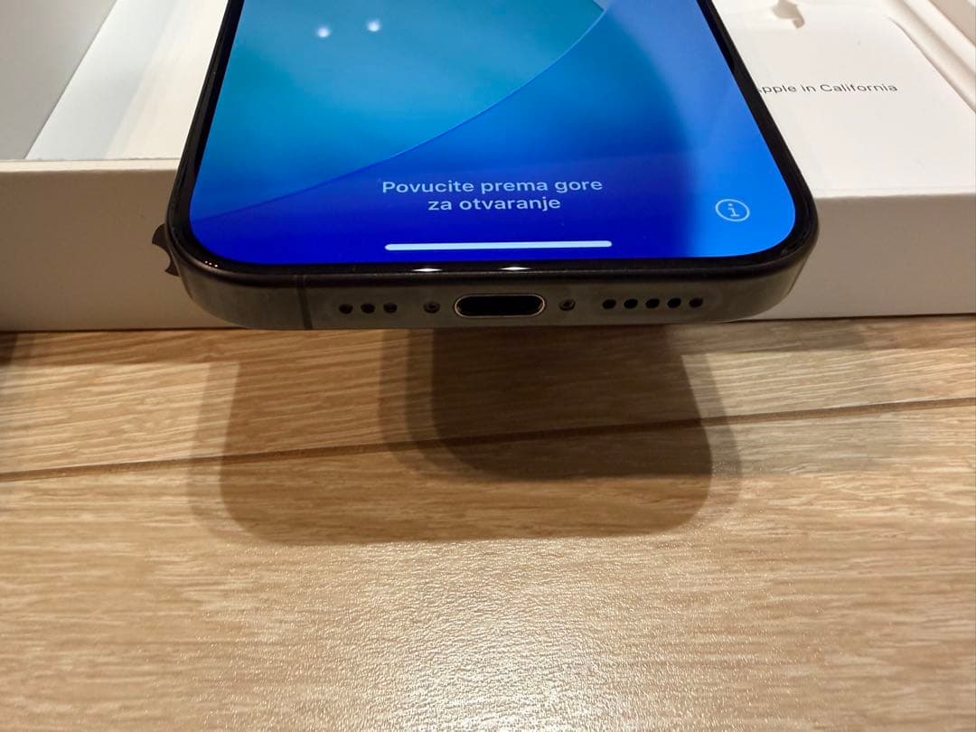 携帯電話本体 iPhone15 pro black titanium 256GB