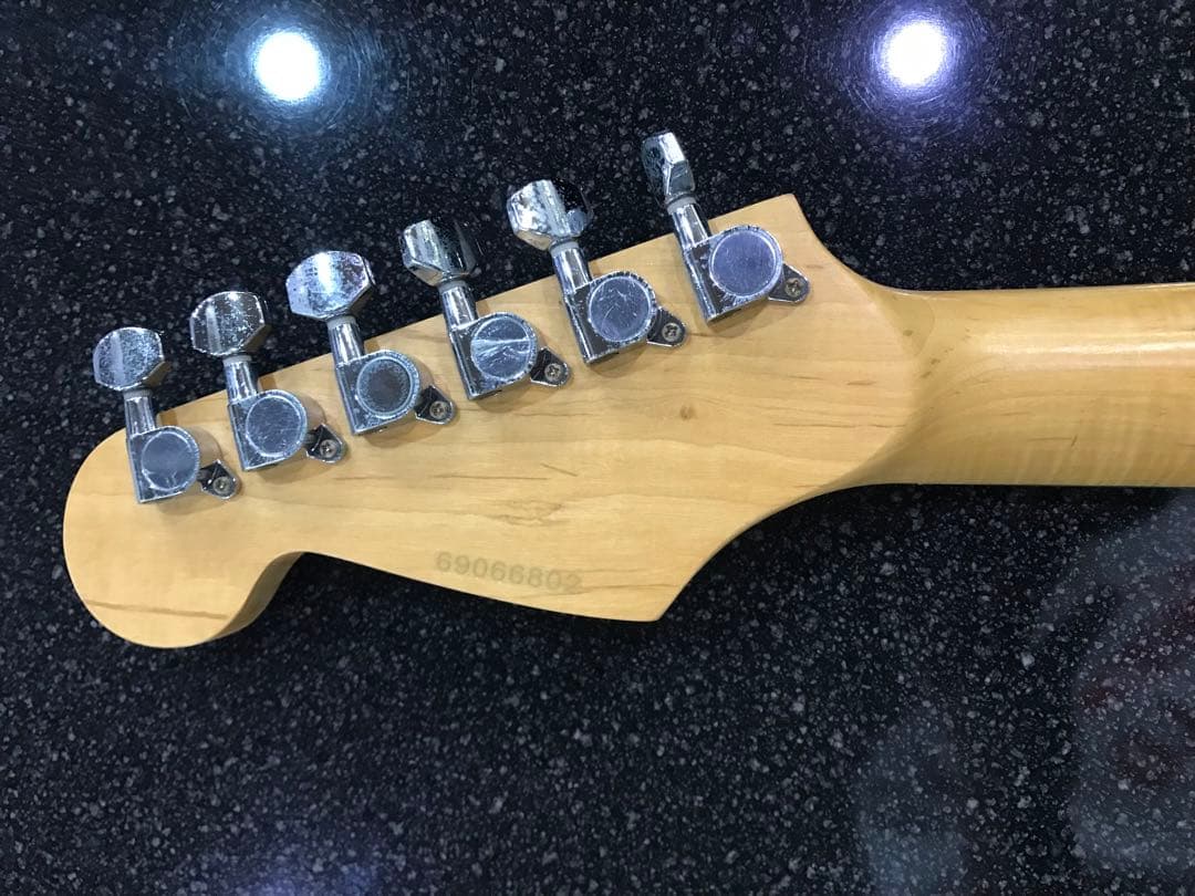 Legend エレキギターレッド　ケース付き