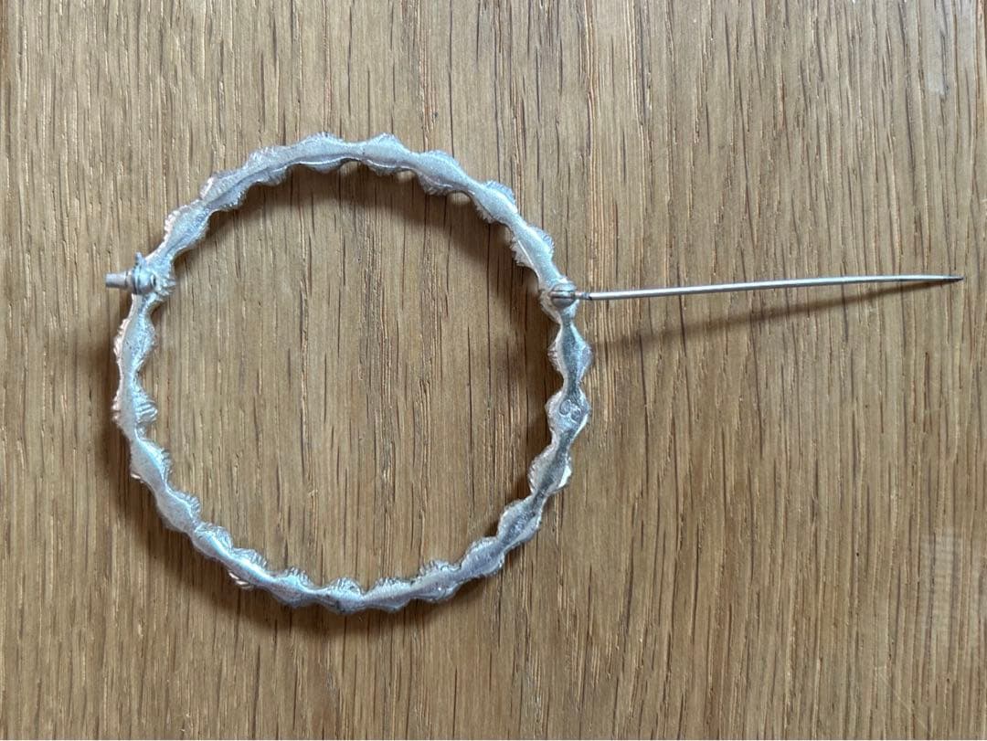 正規品 ミナペルホネンtambourine 真鍮ブローチ silver