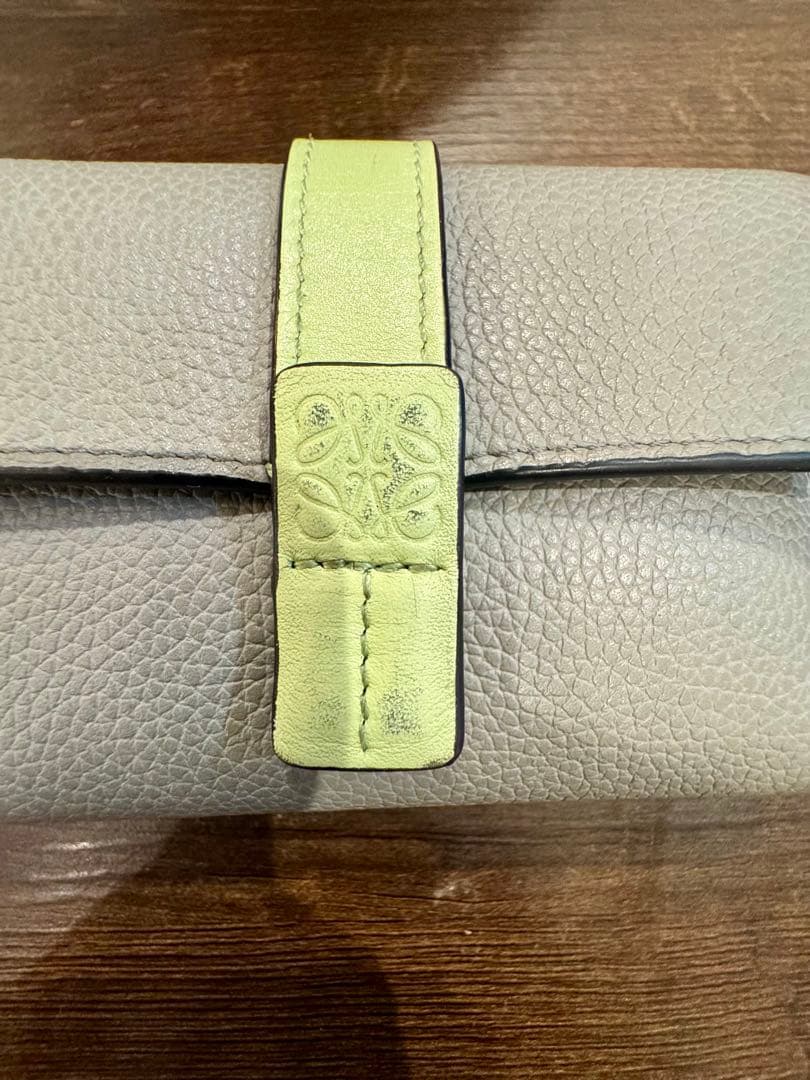 LOEWE 三つ折り財布 バーティカルウォレットスモールペールグリーン