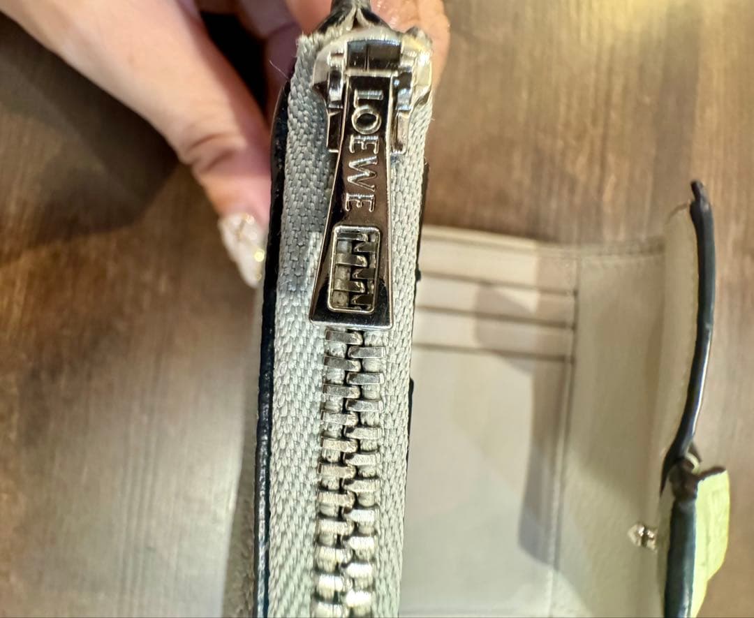 LOEWE 三つ折り財布 バーティカルウォレットスモールペールグリーン