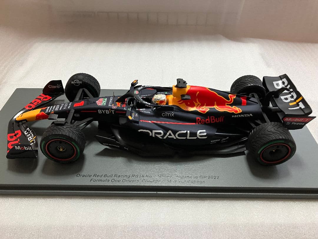 O⑮ 1/18 スパーク製 レッドブルRB18 No.1 2022日本GP 優勝