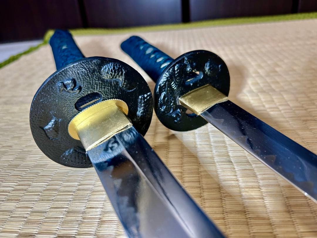 模造刀 太刀 脇差し 2本セット！　※刀身に龍の刻印あり（バラ売り不可）