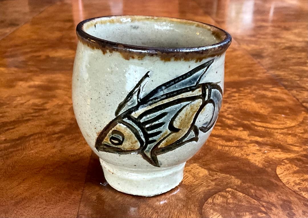 人間国宝　金城次郎　琉球壺屋焼　魚文　湯呑