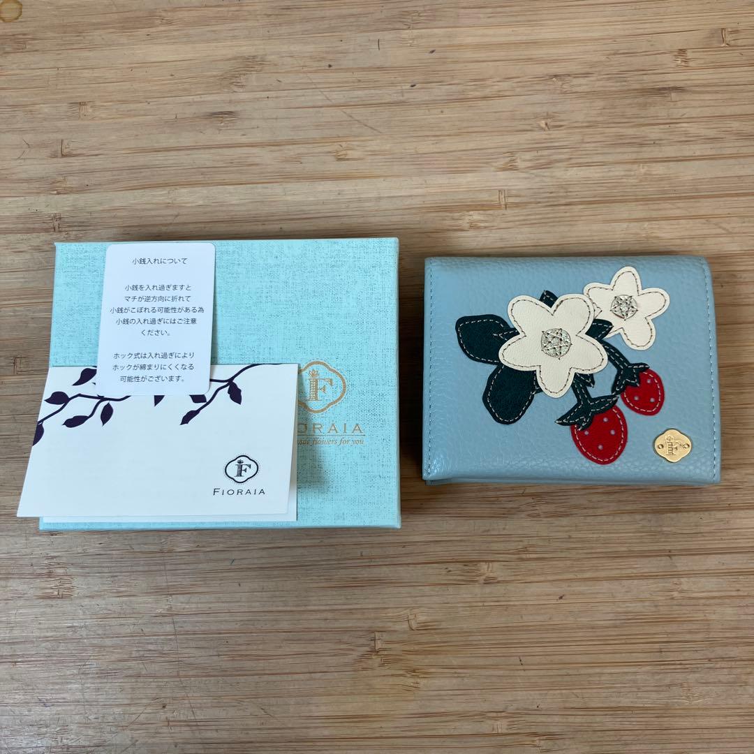 美品Fioraria グレー 二つ折り財布