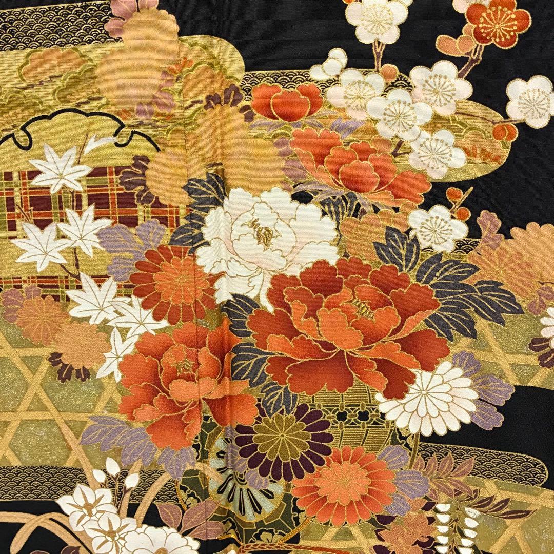 D71 黒留袖 花車 金駒刺繍 雪輪 正絹 着物 袷 しつけ糸付き未使用極美品