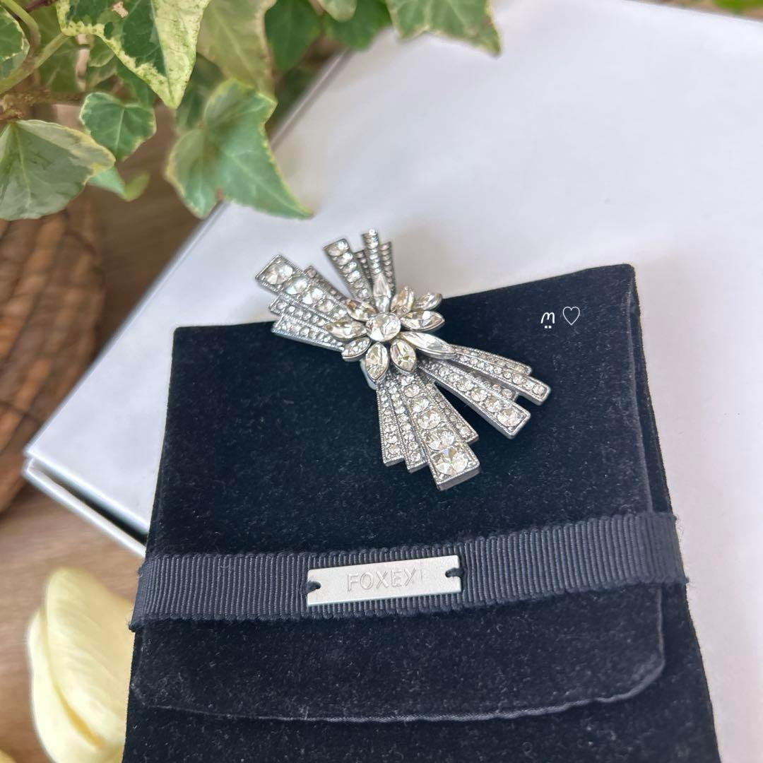 FOXEY　フォクシー　クリスタルフラワーリボンブローチ　ビジューコサージュ