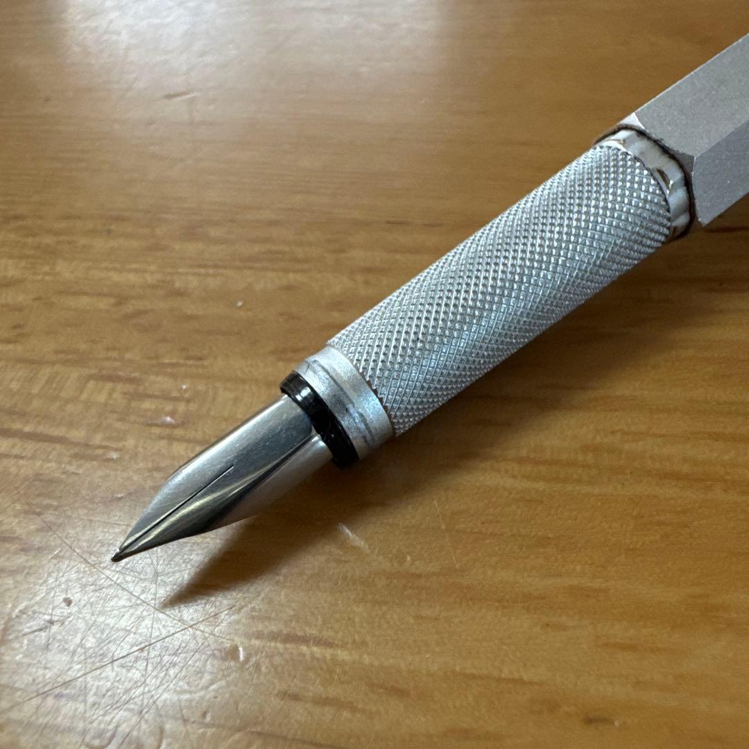 貴重 廃盤 Rotring ロットリング 600 万年筆 シルバー EF