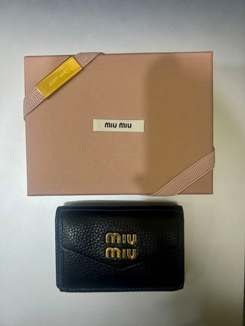 miu miu 三つ折り財布 黒 レザー
