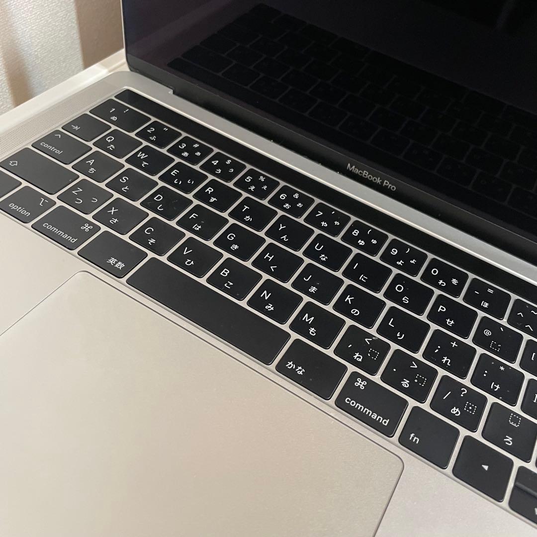 ＊MacBook Pro 13-inch, 2019,シルバー レザースリーブ付