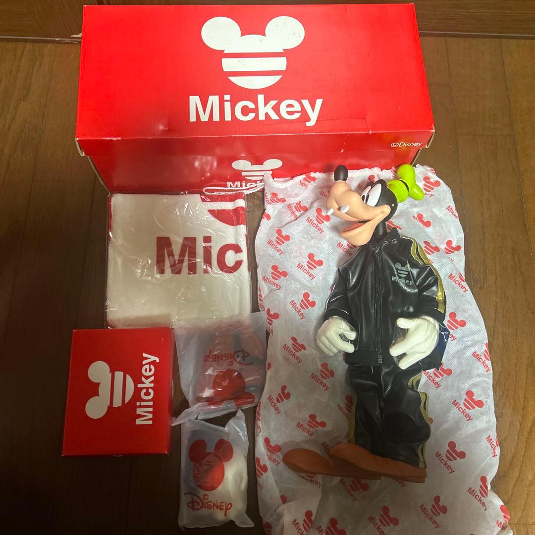 ディズニー　アディダスコラボ　フィギュア