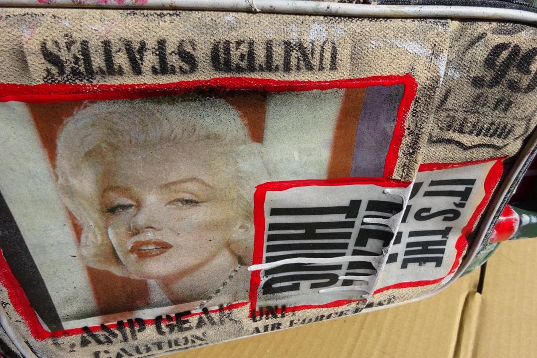 キャリーケース/キャリーバッグ 収納 ストリートアート 展示品 小型