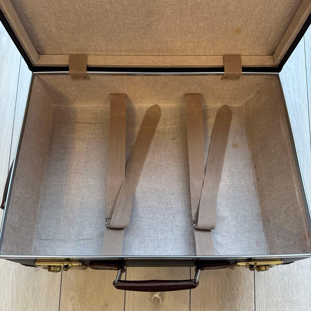 グローブトロッター　 黒　キャリーケース　20インチ　キャビンサイズ