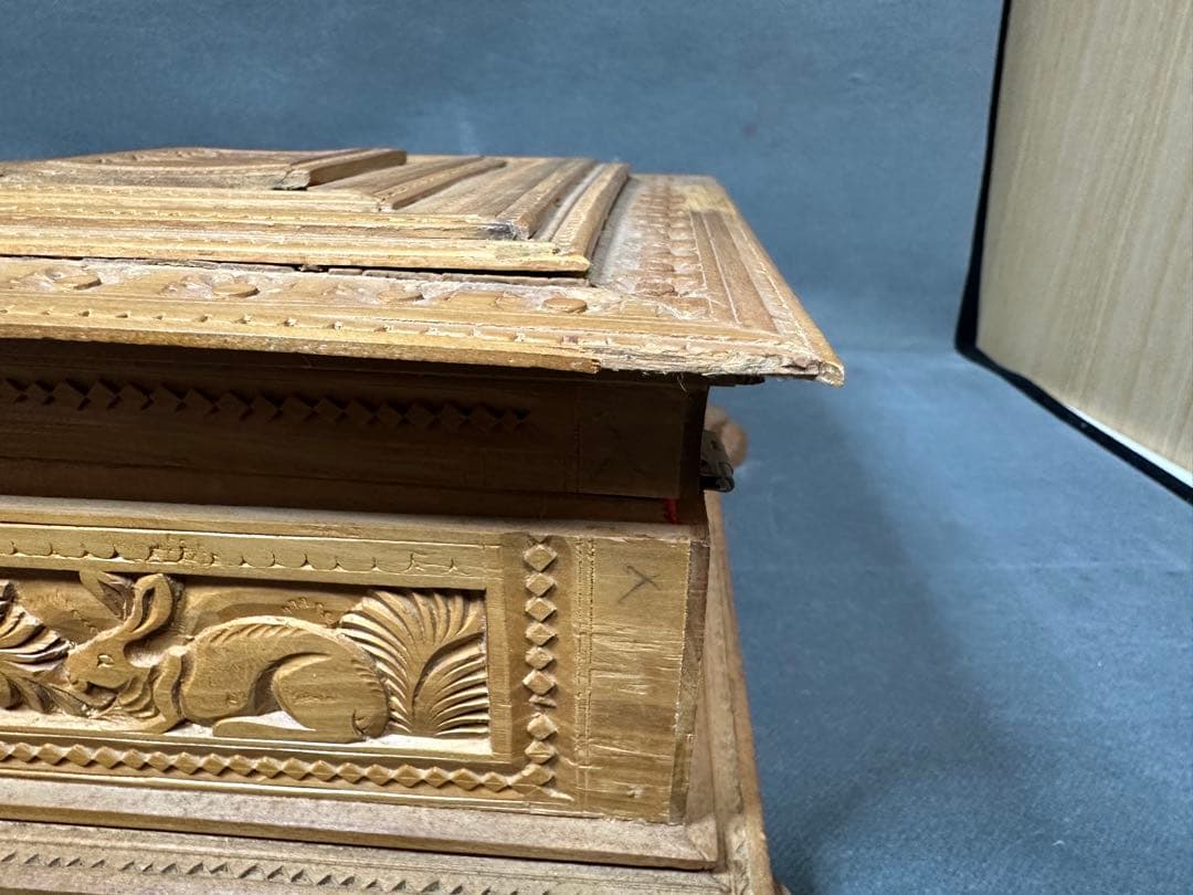 インド白檀　木彫り　骨董 木製　置物　骨董　アンティーク　小物入れ