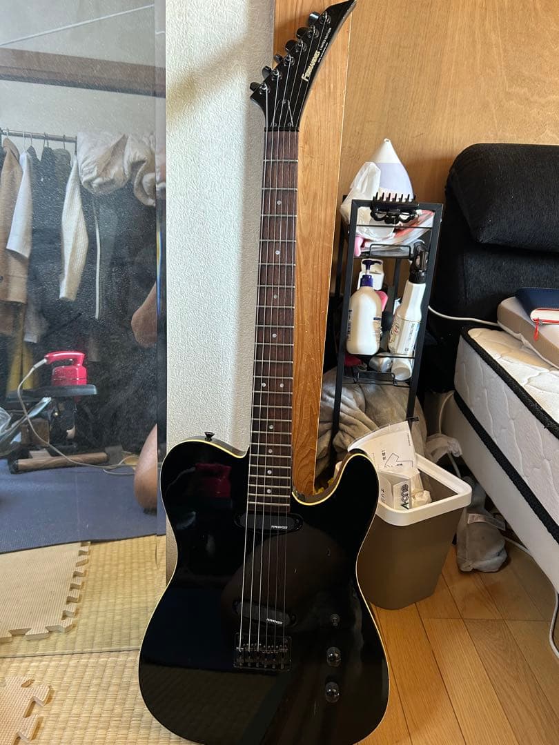 ブラック エレキギター　フェルナンデス、状態良い