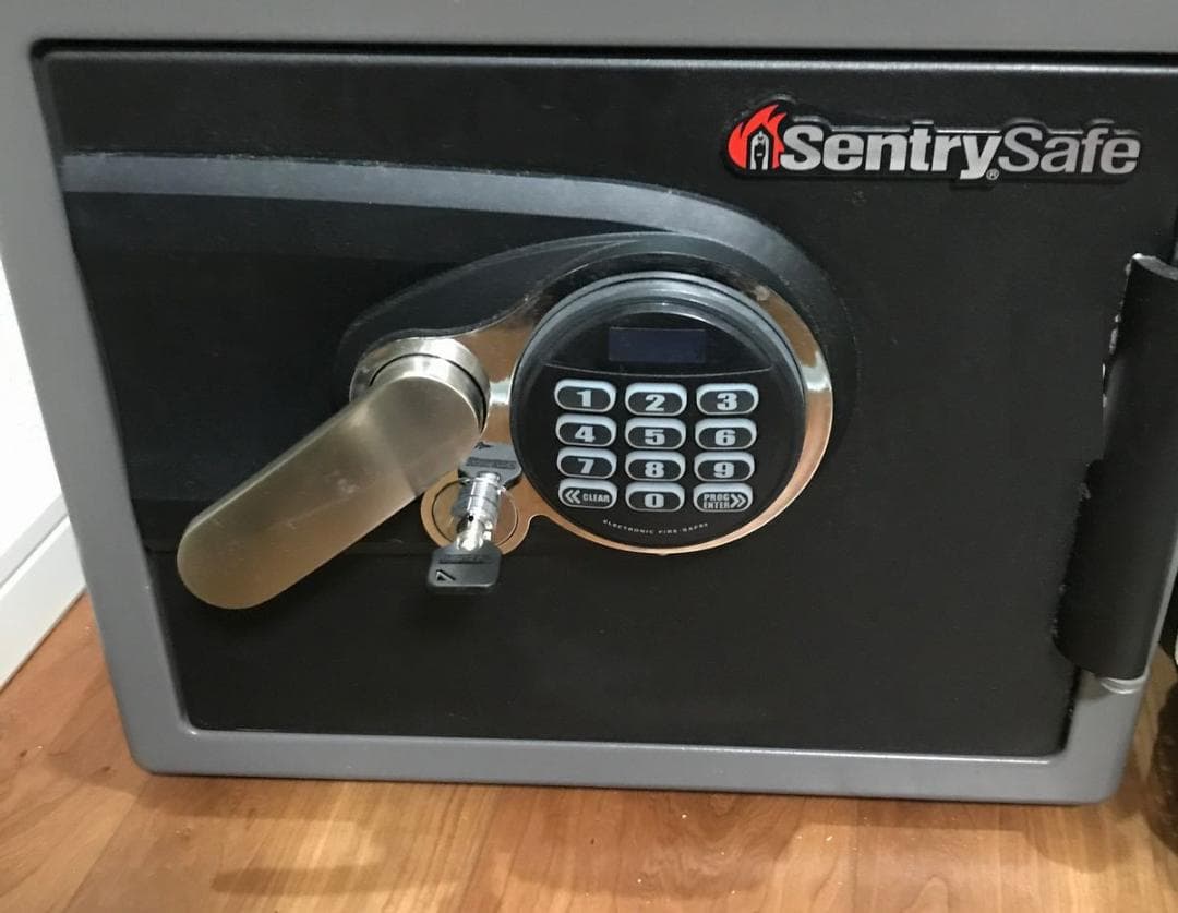 約23L セントリー Sentry 金庫 2時間耐火 耐水 テンキー式