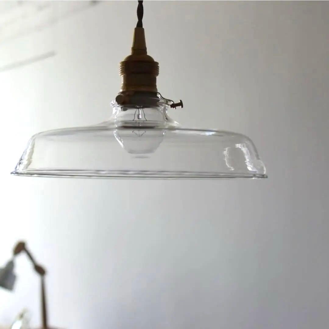 撮影で使ったのみ　ガラスシェードの照明