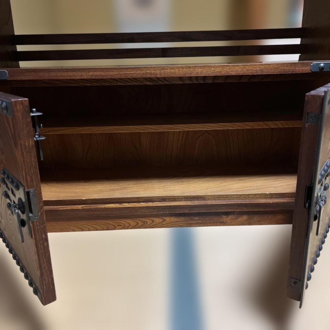 アンティーク高山家具式木製収納ローチェスト、テレビ台 伝統的な日本のデザイン