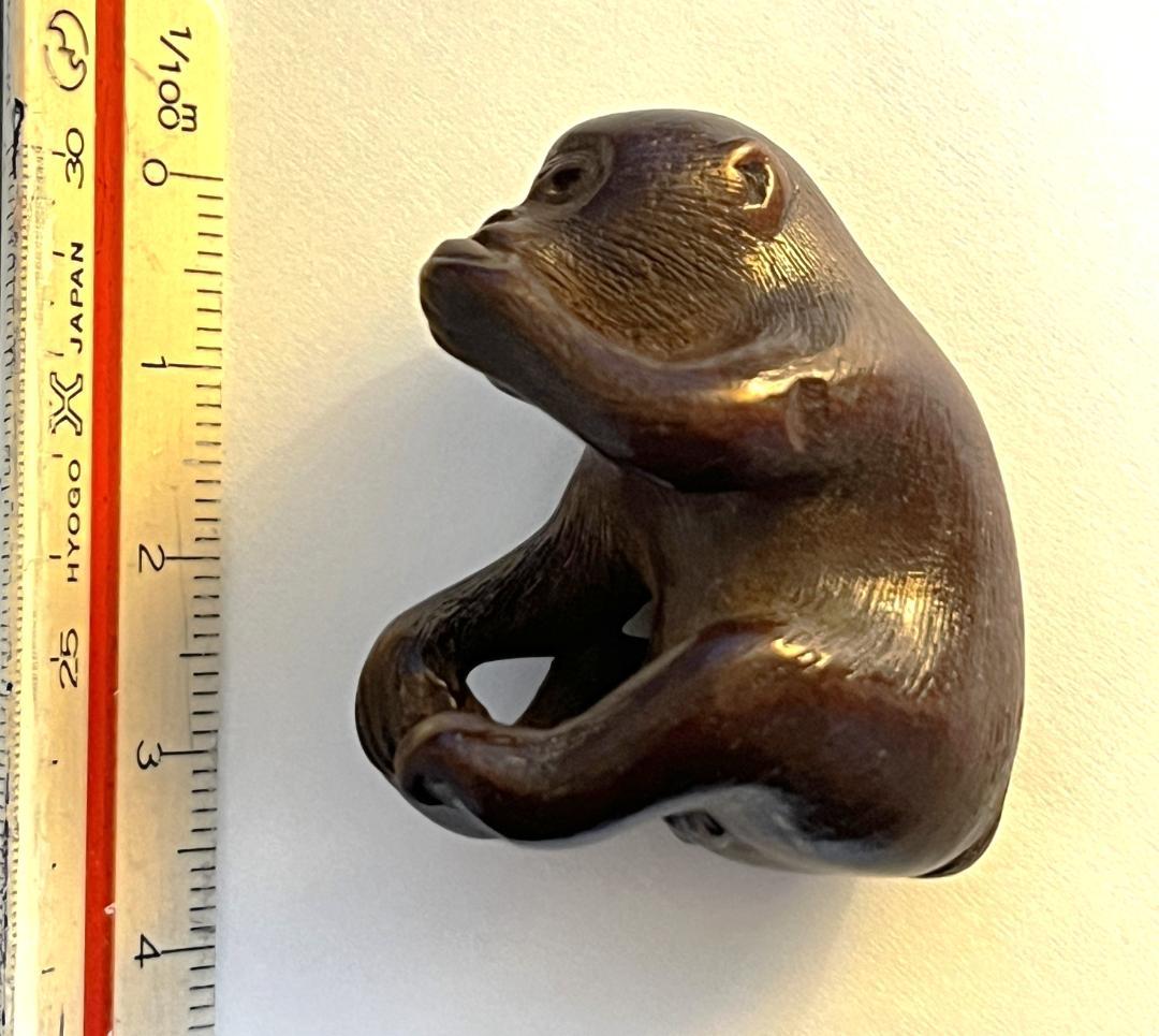 根付　猿　線刻銘「白龍」