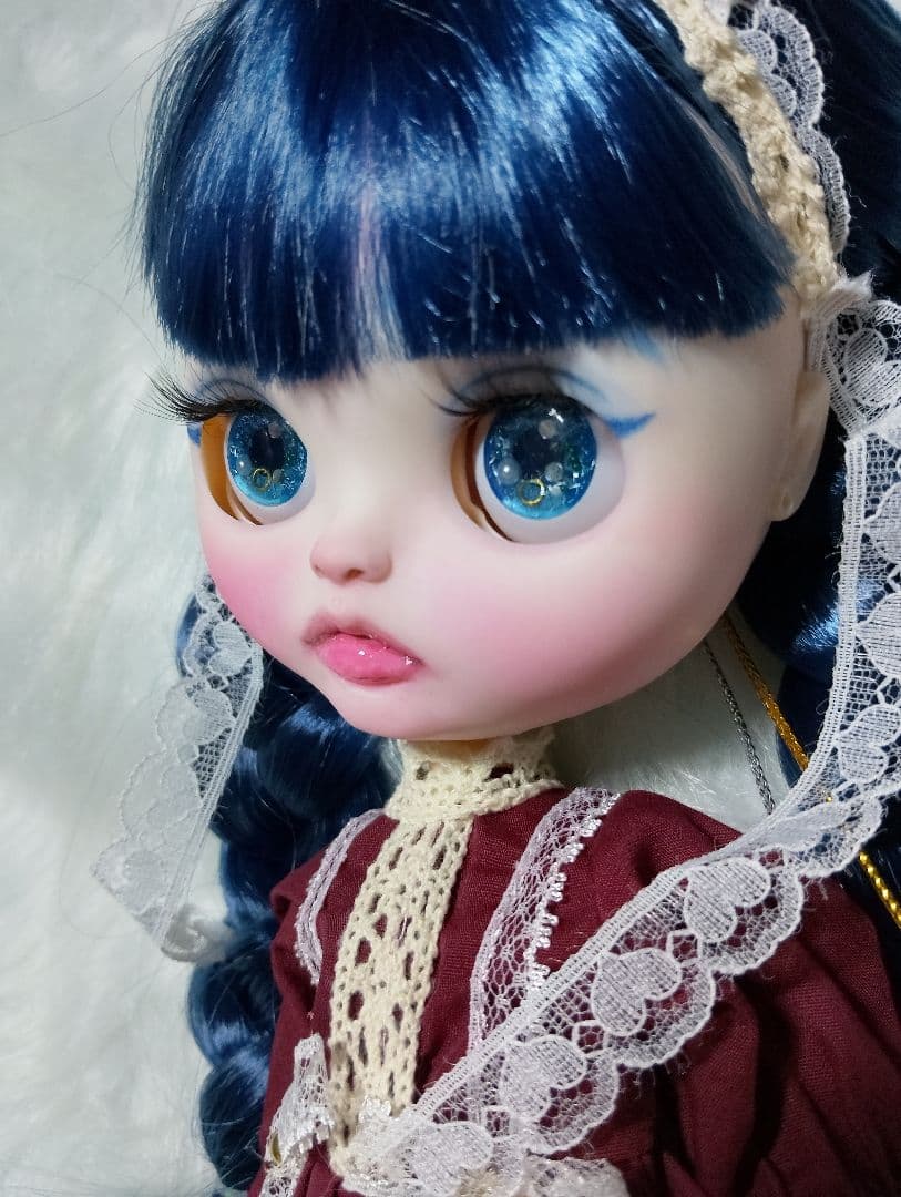 カスタムアイシードール 青髪の女の子 くびかしげ アウトフィット付き