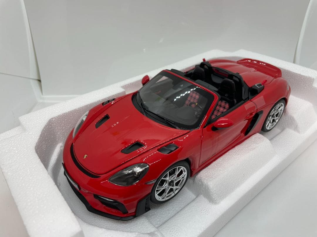 304-040 ノレブ 1/18 ポルシェ 718 スパイダー RS 2023