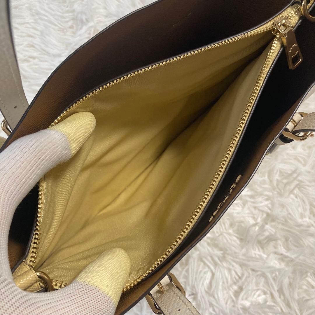 極美品　現行　コーチ　ショルダーバッグ　2way　モリー トート 25　レザー