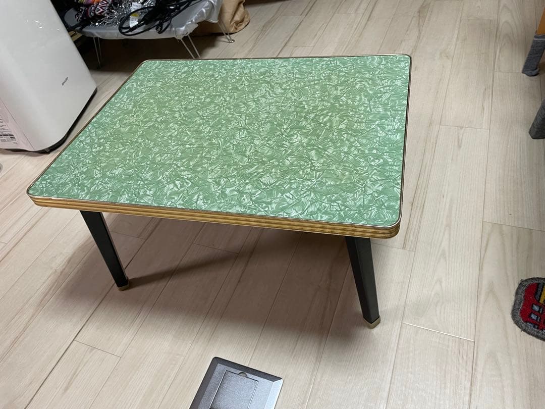 超昭和レトロ、折りたたみ式木製テーブル 緑色パターン