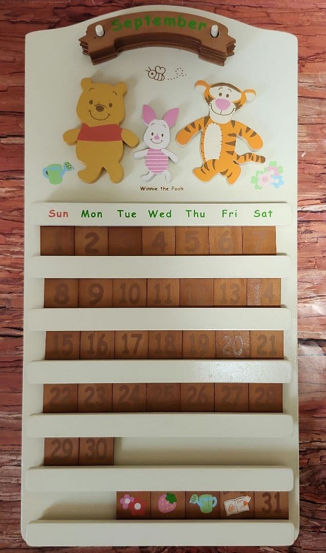 ディズニー　くまのプーさん 　木製万年カレンダー　 Disney　レア