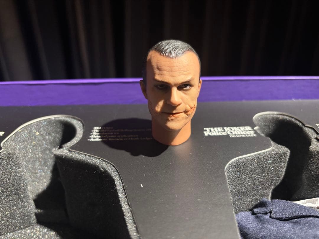 ヒース・レジャー版ジョーカー アクションフィギュア 2体分衣装付き／フルセット