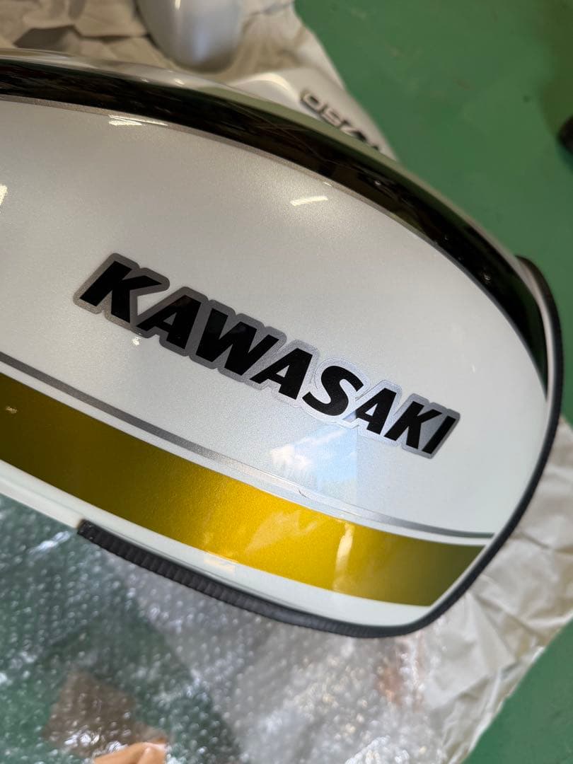 Kawasaki ゼファー750 外装一式　ホワイトタイガー