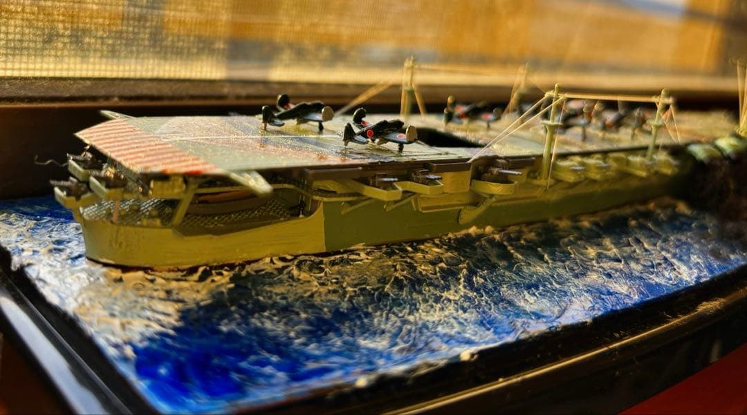 葛城　日本海軍空母　迷彩緑色 アオシマ1/700ウォーターライン　ジオラマ