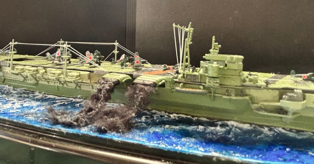 葛城　日本海軍空母　迷彩緑色 アオシマ1/700ウォーターライン　ジオラマ
