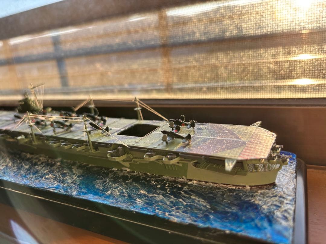 葛城　日本海軍空母　迷彩緑色 アオシマ1/700ウォーターライン　ジオラマ