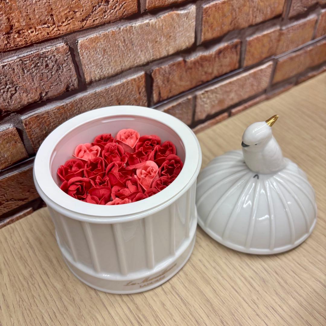 ☆レ・メルヴェイユーズ　ラデュレ　6周年限定チーク