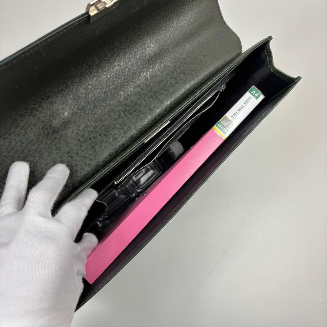 ✨美品✨希少 BURBERRY サフィアーノ ダレスバッグ ビジネスバッグ 緑