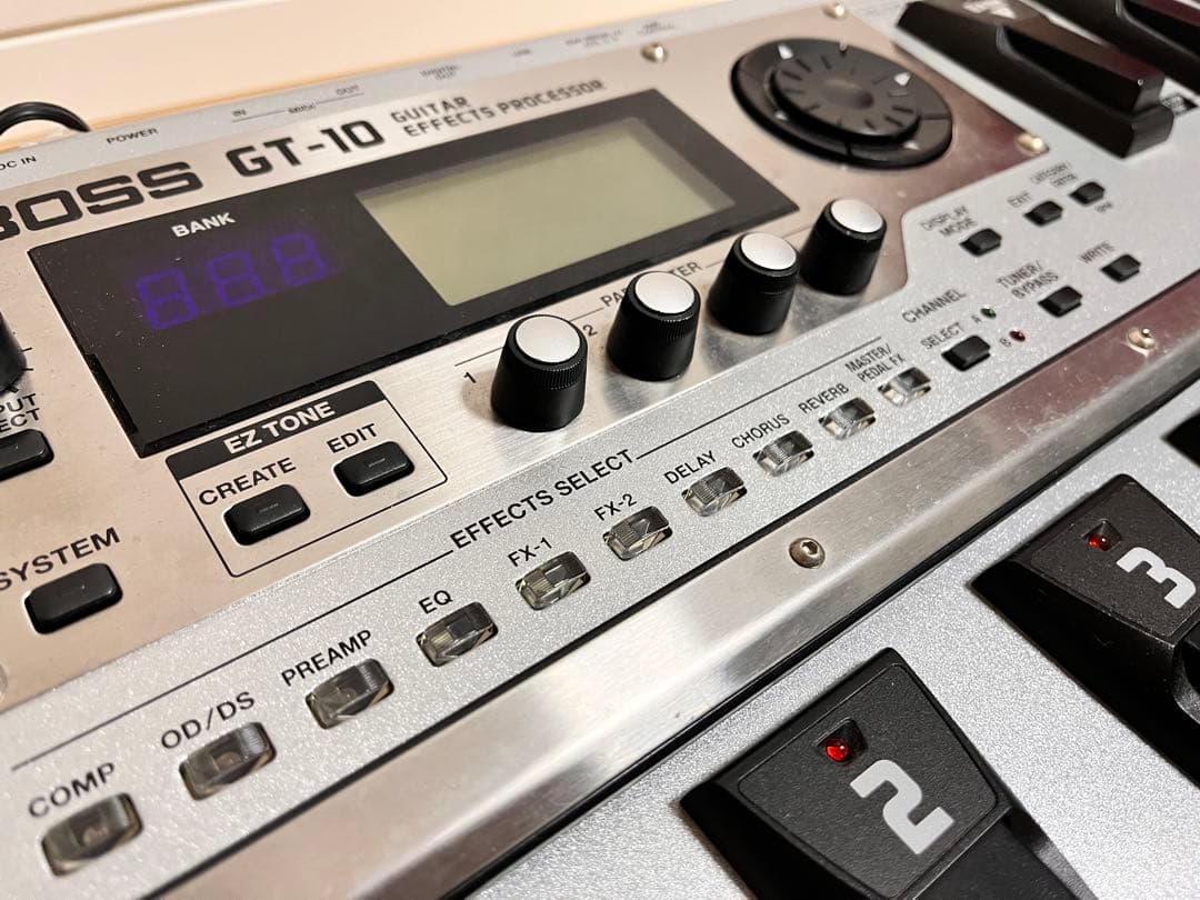 BOSS GT-10 ギターエフェクター（ケース付き）