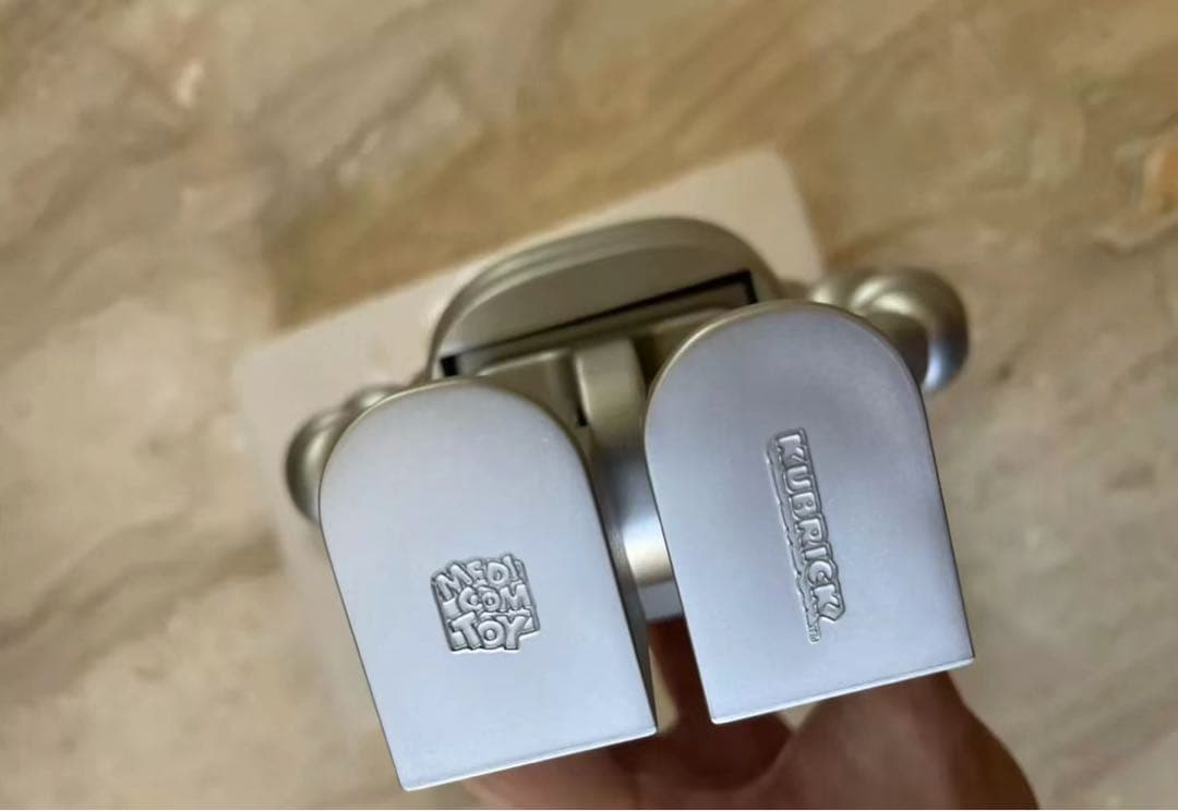 その他 Bearbrick400%Kaws Chum Kubrick