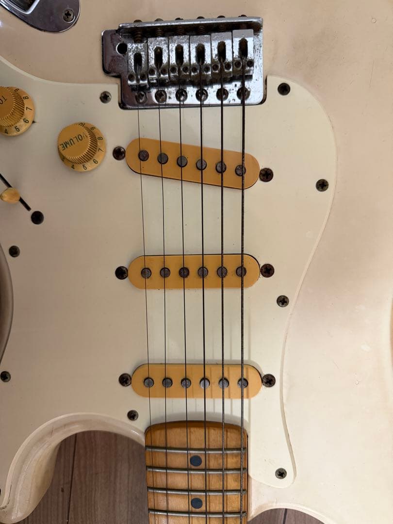 Fender Squier Stratocaster ホワイト エレキギター