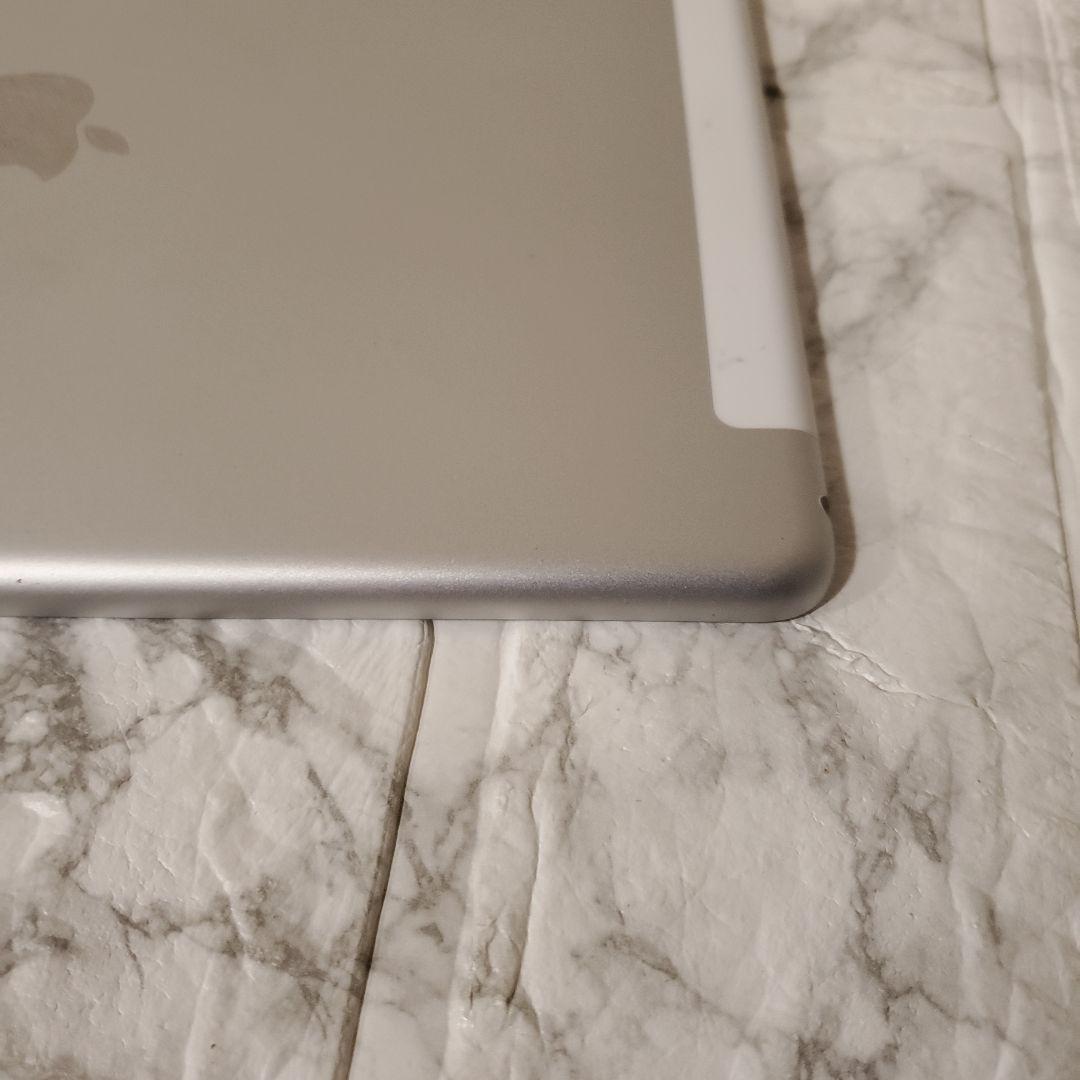 218 iPad 7世代 128GB SIMフリー シルバー