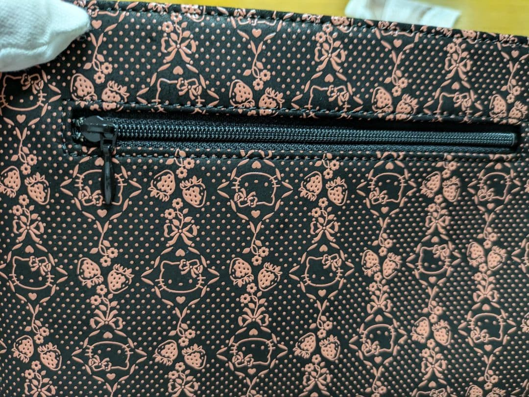 新品未使用！印傳屋ポーチ キティコラボ