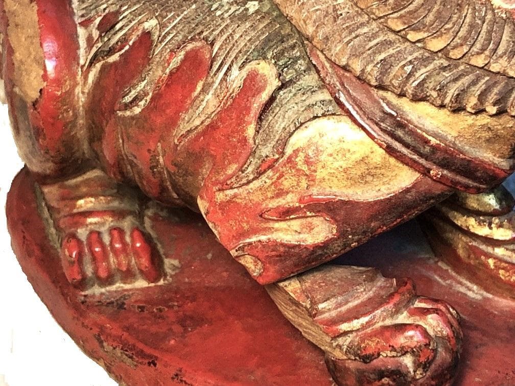 【 木彫金朱漆塗玉獅子 】　江戸時代