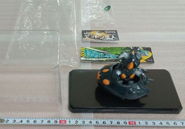 ⭕️【入手困難/廃版】✡️怪獣レーサーズゼットン＆UFO(黒成型/白オレンジ塗装