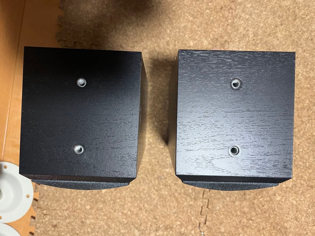 ヤマハ　NS-B210と、オンキョーの天吊セット